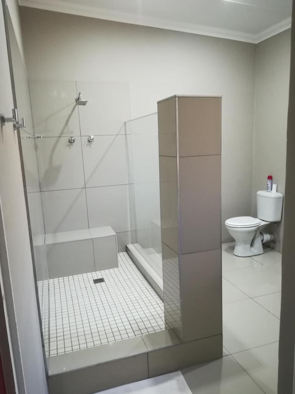 Tranquil House B&B @ 121 Berry St クイーンズタウン エクステリア 写真